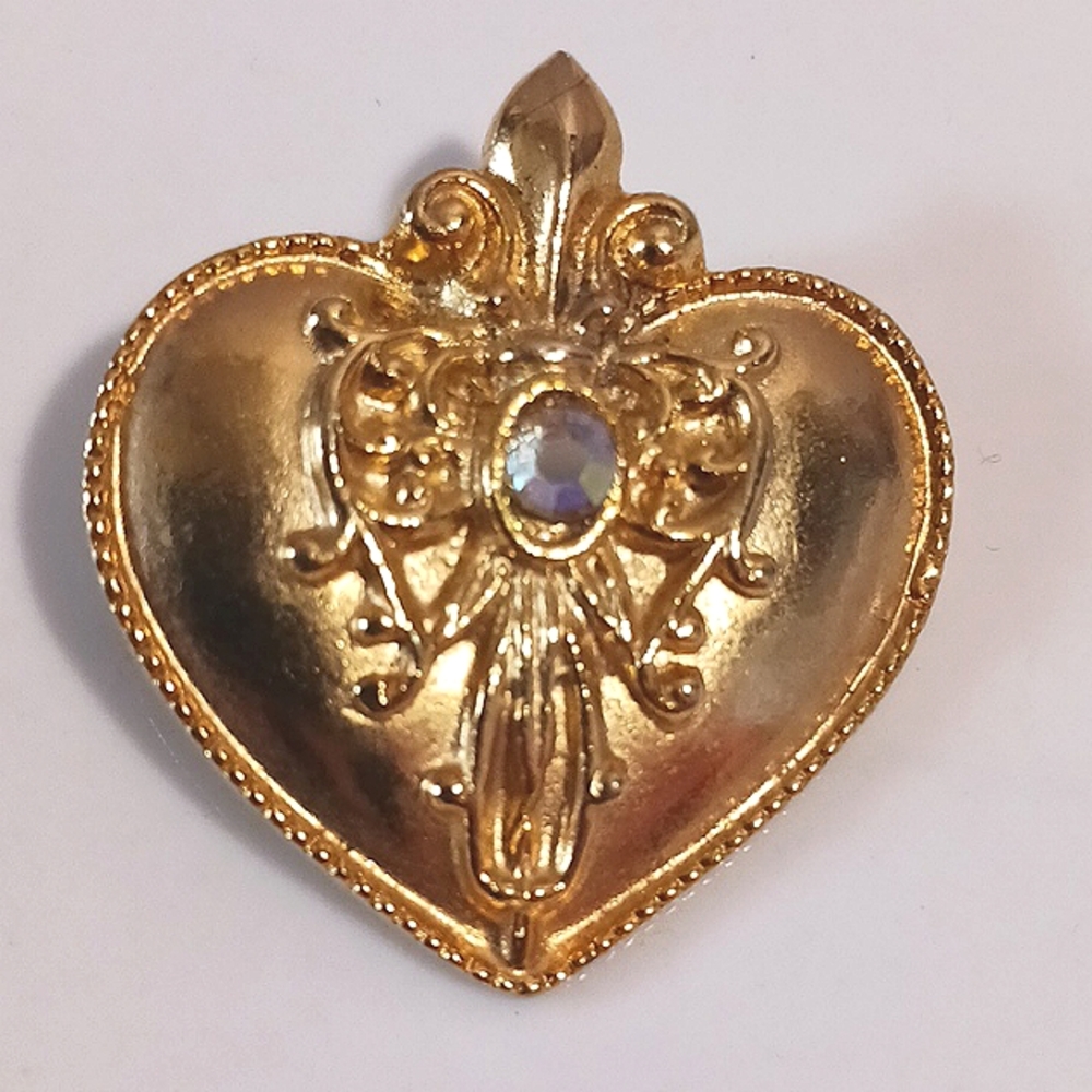 Gorgeous  👑 Vintage HEART ❤️  Pendant
